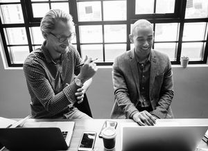 爱游戏 ayx 中国官方网站-斯密斯：凭借敏锐的视野与速度，成为全黑队不可或缺的球员，斯密06